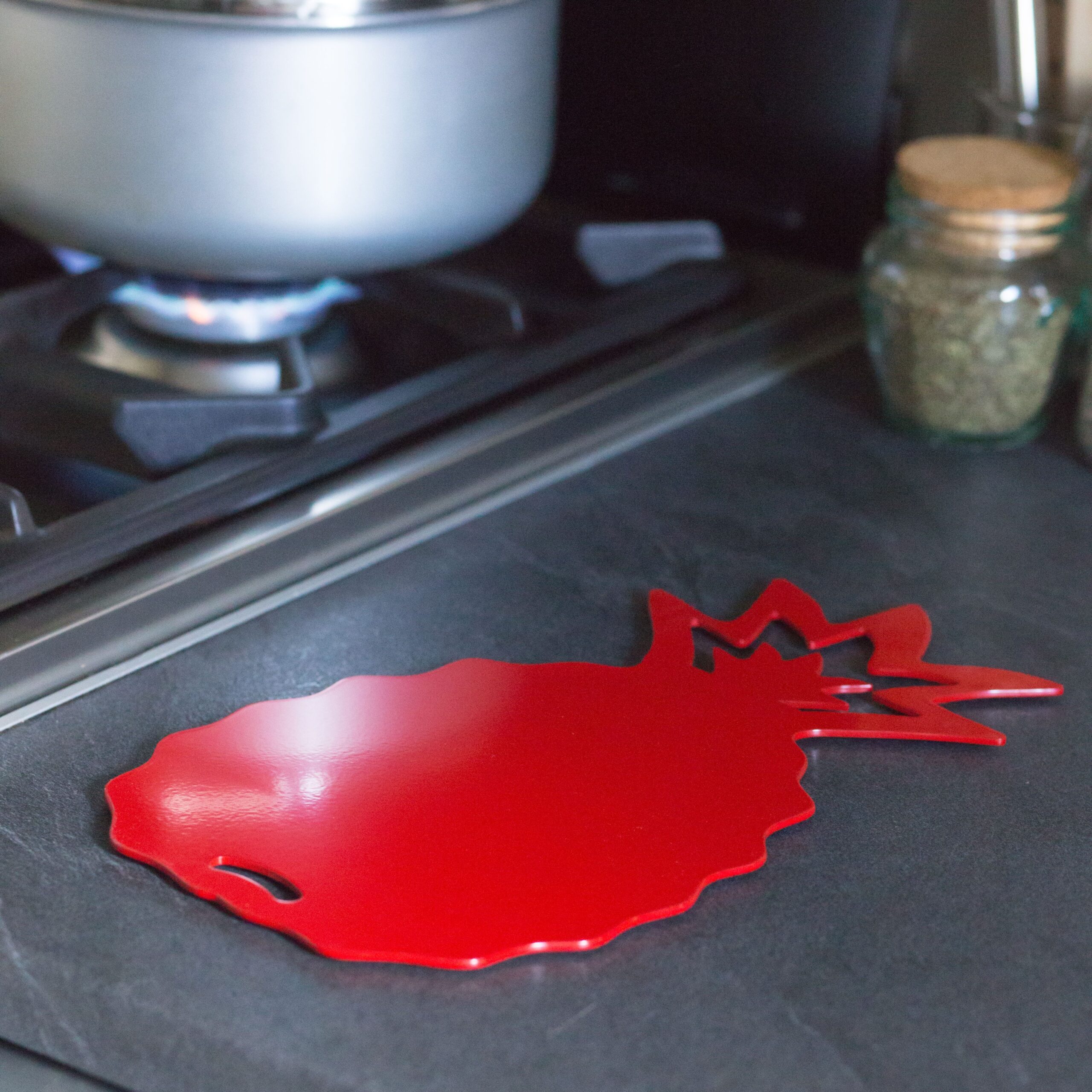 Dessous de plat en métal en forme d'Ananas rouge pour réhausser la décoration de votre cuisine
